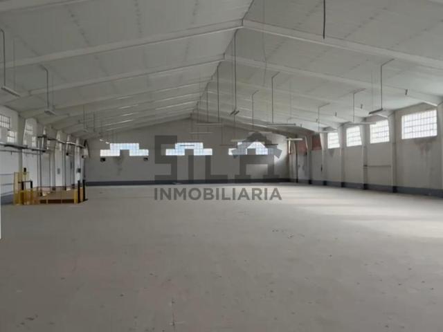 Nave en venta en O Vinteún, Ourense