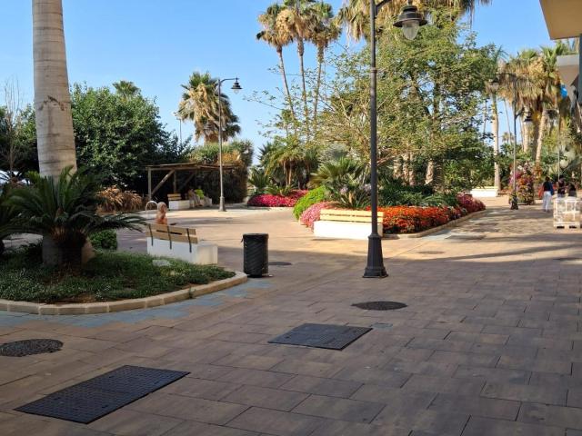 Oficina en alquiler en Barriada Islas Canarias, Costa del Sol Occidental