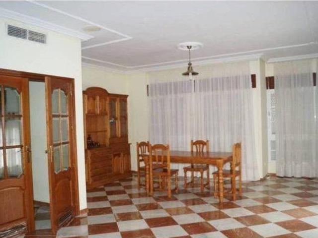 Casa en alquiler en Baena