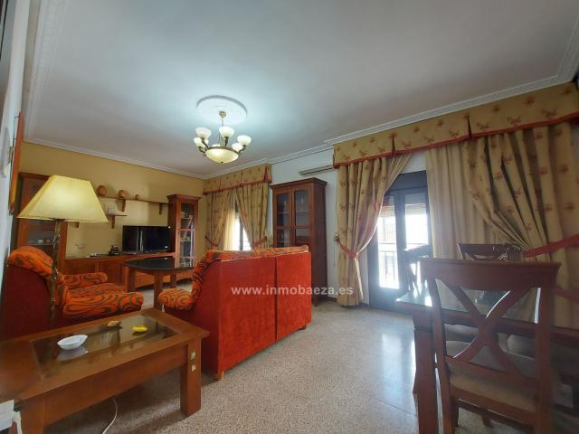 Apartamento en alquiler en Baeza, Barrio Poetas de la Hispanidad