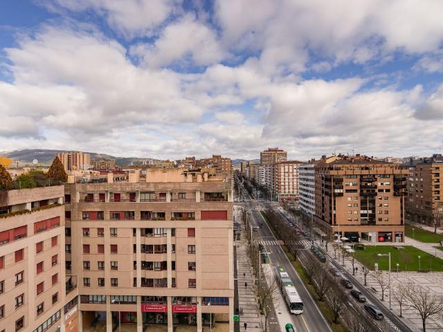 Apartamento en alquiler en Ermitagaña-Mendebaldea, Iruñerria