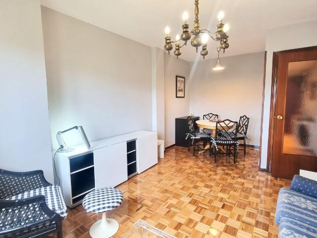 Apartamento en alquiler en Oviedo, Llamaquique
