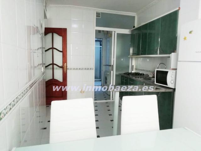 Apartamento en alquiler en Baeza, Barrio Poetas de la Hispanidad