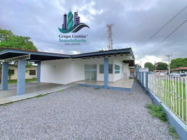 ALQUILO CASA COMERCIAL MODIFICADA Y 1200M2 DE TERRENO EN DAVID