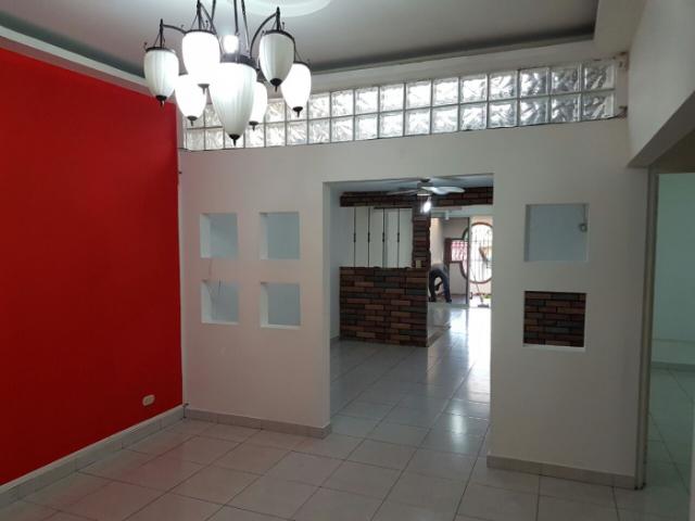 Alquilo casa ideal para vivienda o comercio