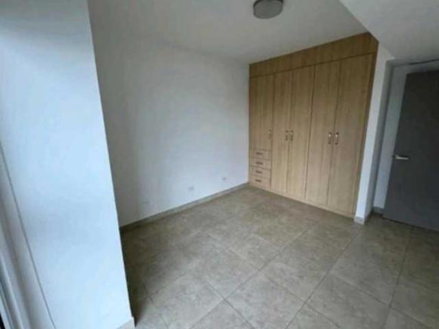 ALQUILO O VENDO APARTAMENTO CON VISTA AL MAR AVE BALBOA DOBLE ALTURA