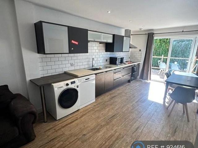 House for rent in Guildford Park, Guildford