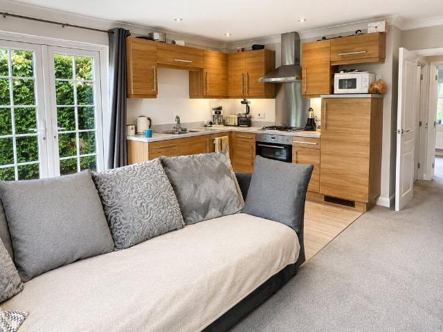 Apartment for rent in Pachesham Park, Surrey