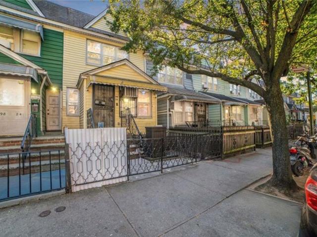 House for sale in Queens, Arverne