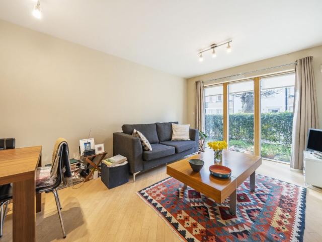 Apartment for rent in London Borough of Merton, Merton Park