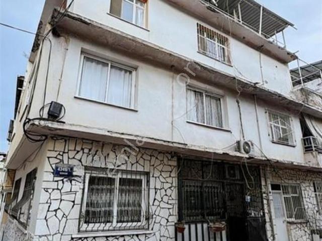 Zafer Mahallesi, Bornova içerisinde satılık Bina