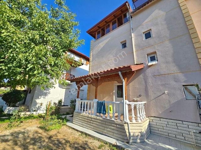 Edremit içerisinde kiralık Villa