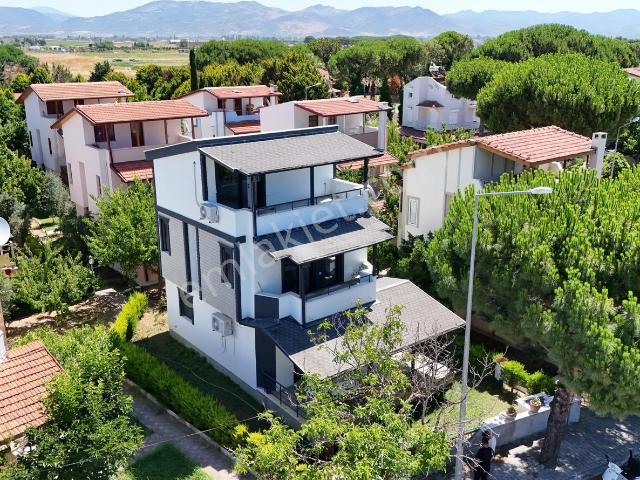 Ayvalik, Balikesir içerisinde satılık Villa