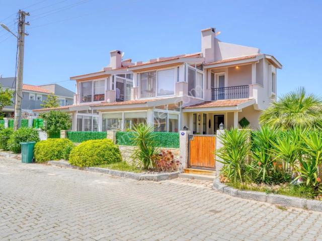 Altınyunus Mahallesi, Çeşme içerisinde satılık Villa