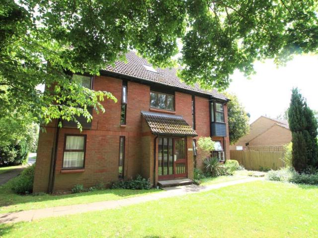 Apartment for rent in Hook Heath, Woking