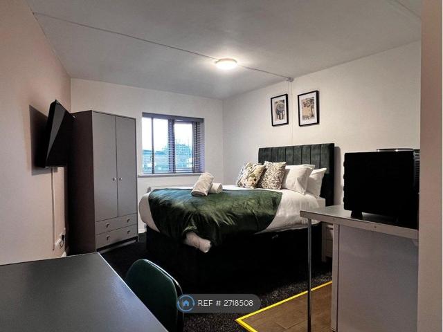 Studio for rent in Whitwood, West Yorkshire