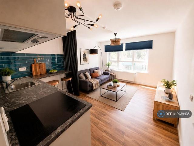 Apartment for rent in Poplar Grove, Greater London