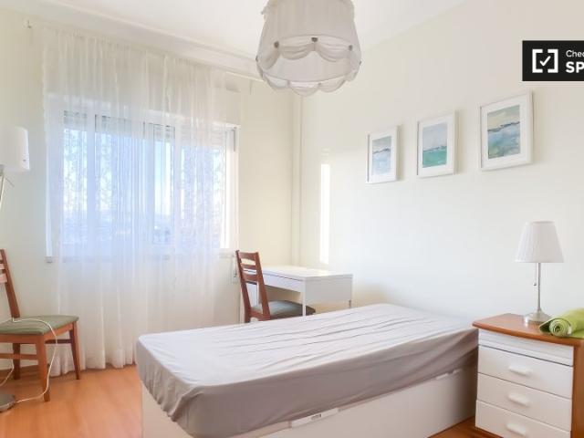 Quarto alugar em Santa Clara, Lisboa