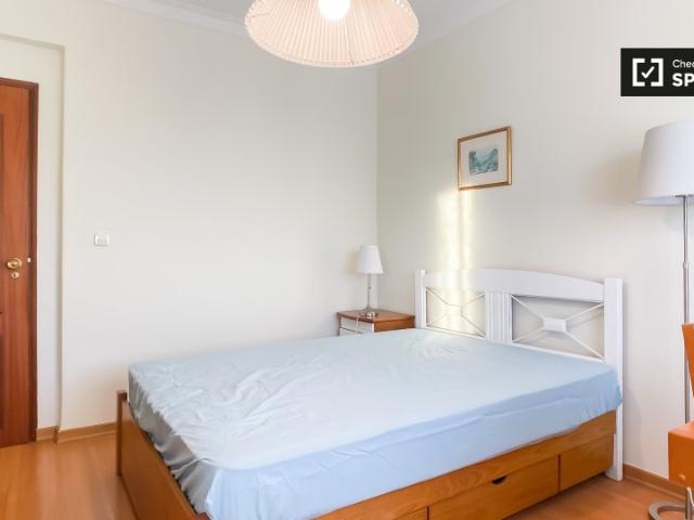 Quarto alugar em Santa Clara, Lisboa