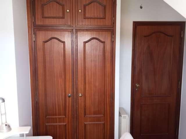 Quarto alugar em Alto da Barra, Oeiras
