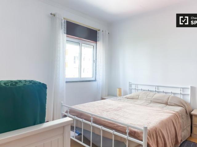Quarto alugar em Nova Oeiras, Oeiras