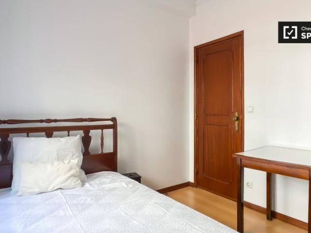 Quarto alugar em Nova Oeiras, Oeiras