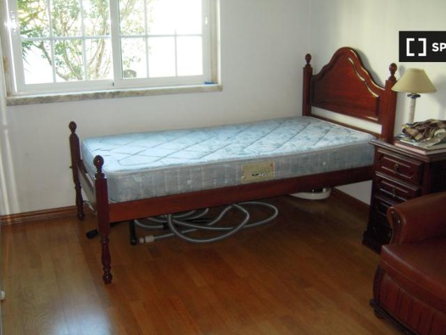 Quarto alugar em Bairro Autoconstrução, Oeiras