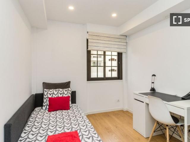 Quarto alugar em Alfragide, Amadora