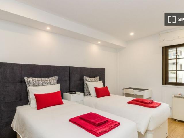 Quarto alugar em Alfragide, Amadora