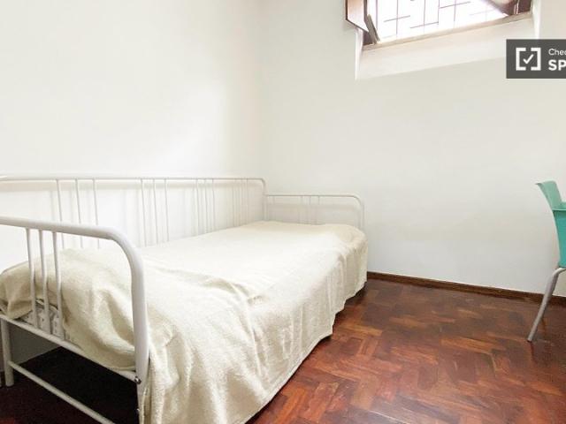 Quarto alugar em Alto do Lagoal, Oeiras