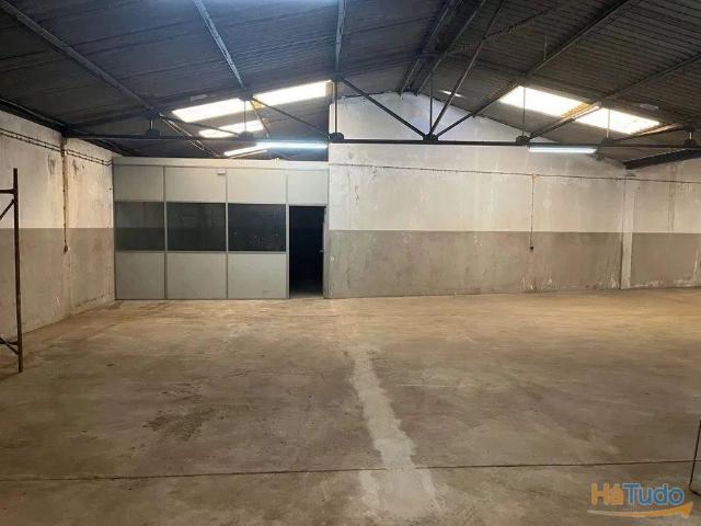 Armazém alugar em Vila Nova De Gaia, Porto