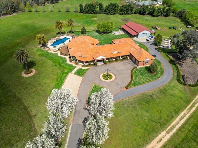Cottage for sale in Baranduda, Victoria