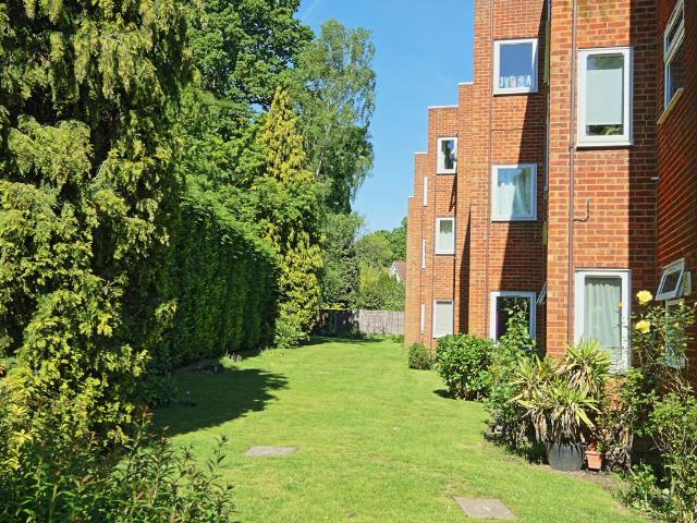Apartment for rent in Horsell, Woking