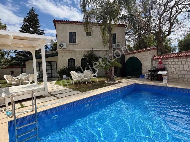 Çeşme, İzmir içerisinde kiralık Villa