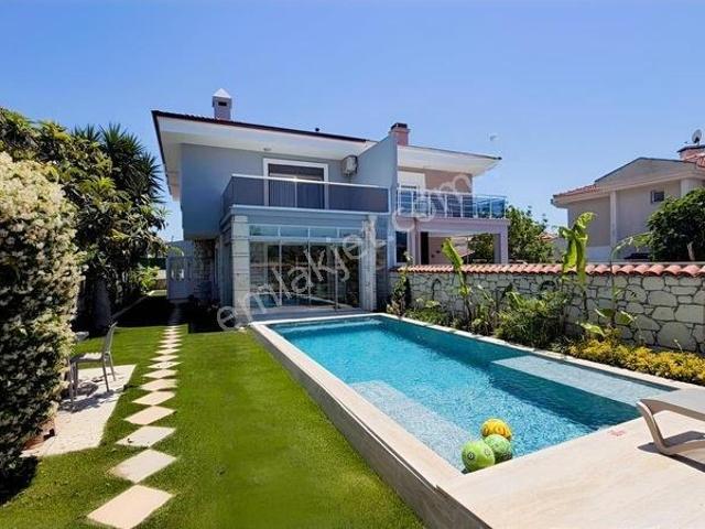 Çeşme, İzmir içerisinde kiralık Villa