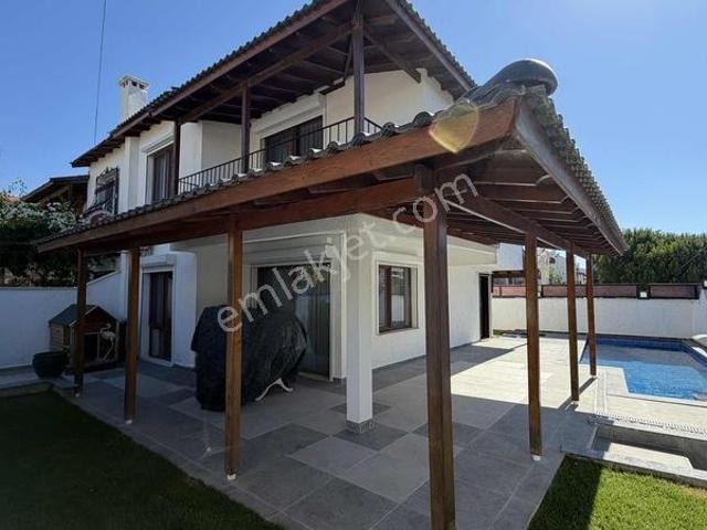 Çeşme, İzmir içerisinde kiralık Villa