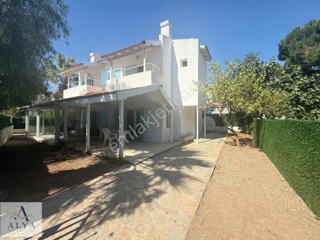 Reisdere Mahallesi, Çeşme içerisinde satılık Villa
