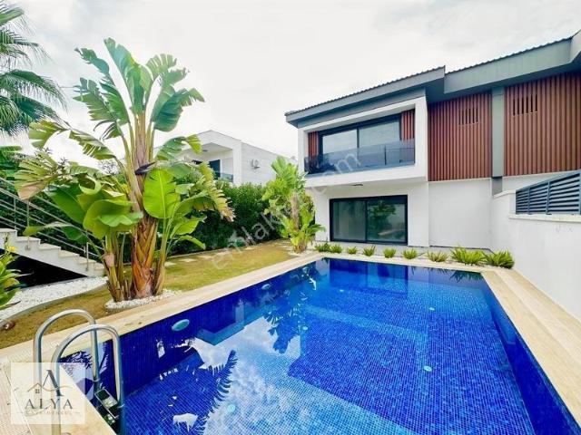 Şifne Mahallesi, Çeşme içerisinde satılık Villa