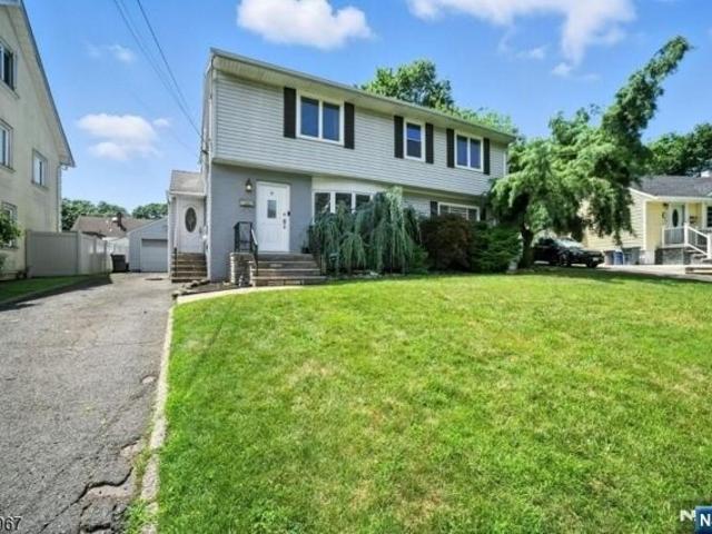House for sale in Bloomfield