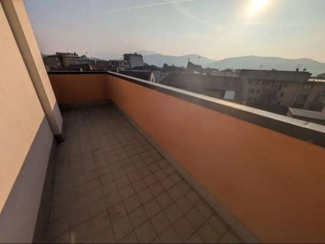 Appartamento in affitto a Alzano Lombardo, Lombardia
