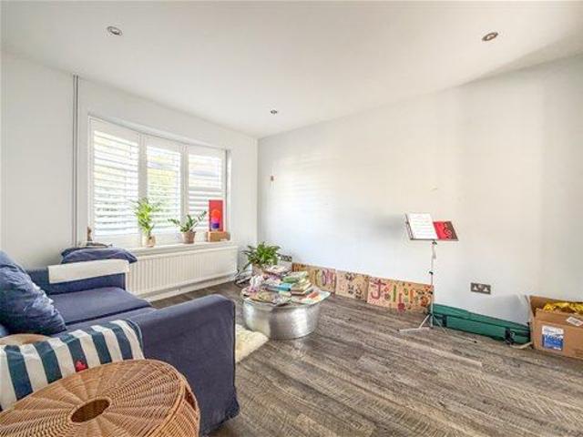 House for rent in Hatching Green, Five Acres
