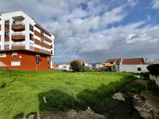 Terreno venda em Casal da Mira, Amadora