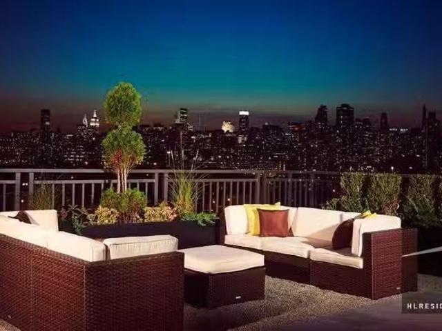 Condo for rent in Astoria