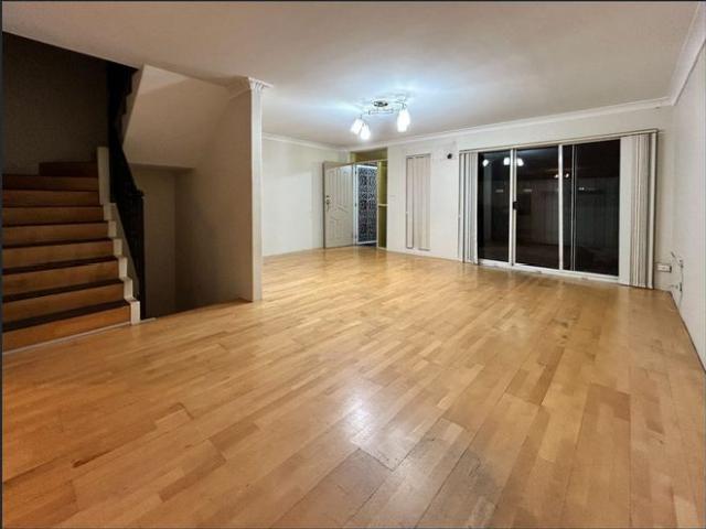 Townhouse for rent in Sydney, New South Wales