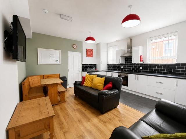 Apartment for rent in Kensington, Calderstones