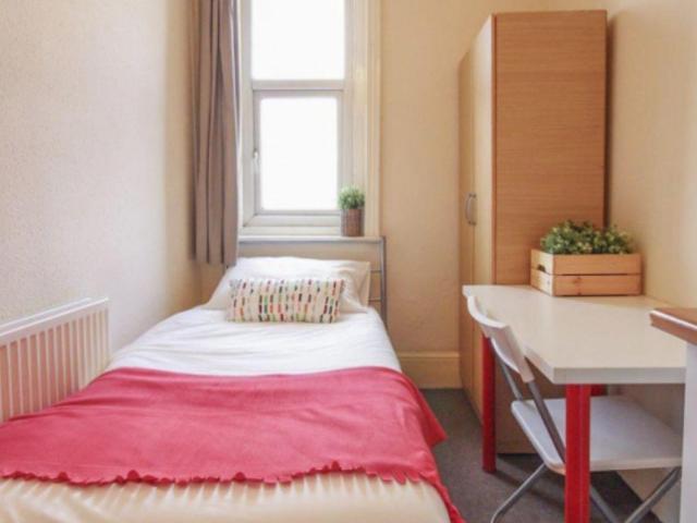 Room for rent in Kilburn, Greater London