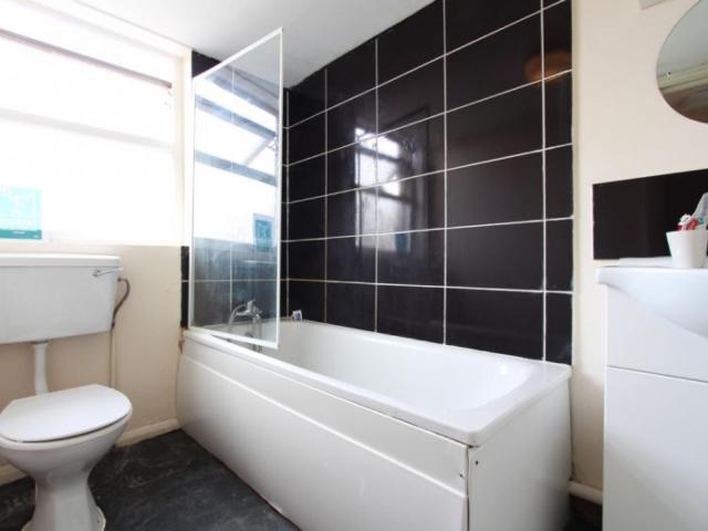 Room for rent in Kilburn, Greater London