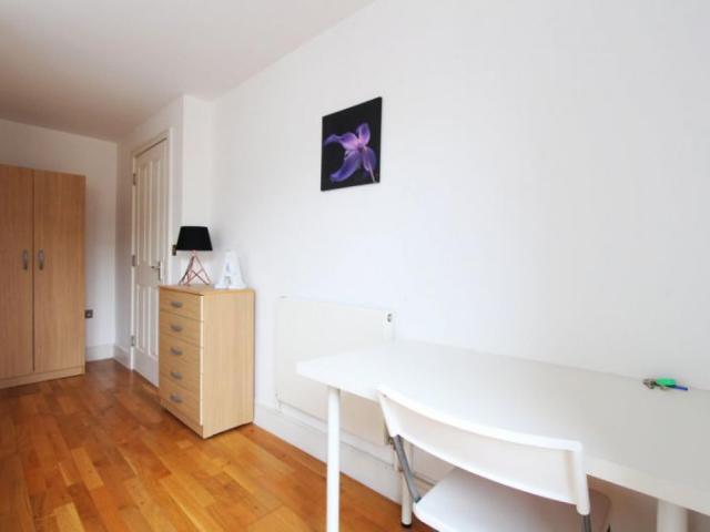 Room for rent in Limehouse, Greater London