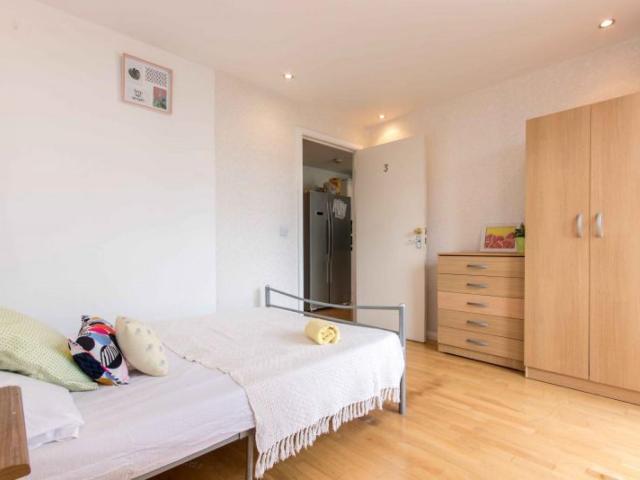 Room for rent in Limehouse, Greater London