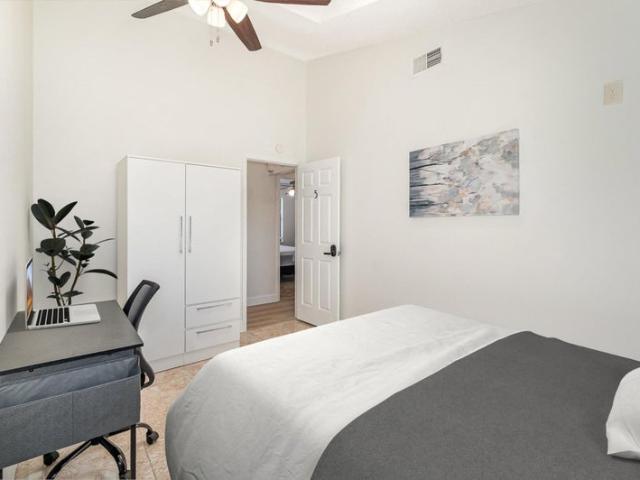 Room for rent in Florida